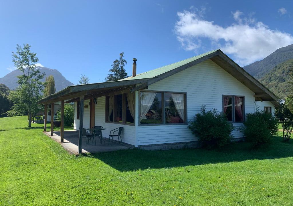 Puerto Raul Marin Balmaceda House | Los Coihues Patagonia Lodge