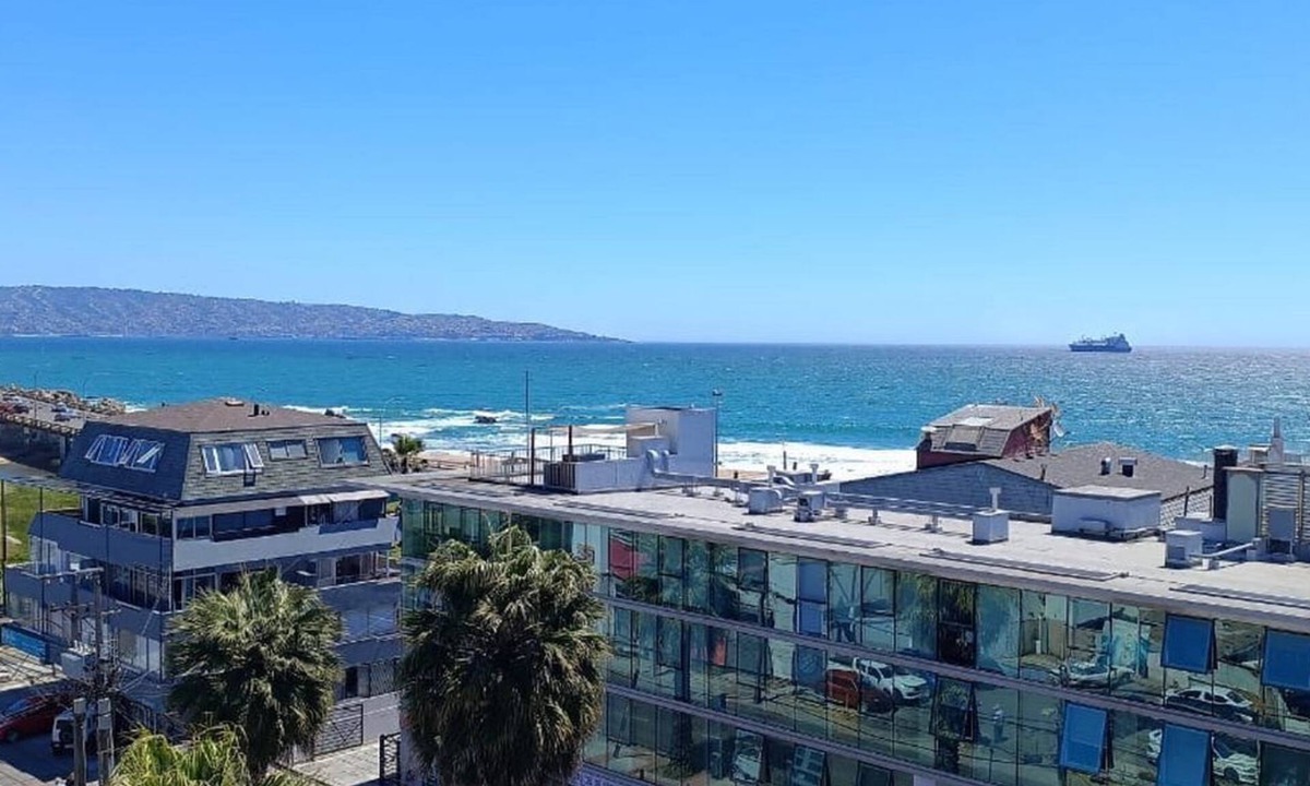 Renaca Apartment | Lovely studio - WiFi - 2 blocks from Reñaca beach. Ocean view from the roof!