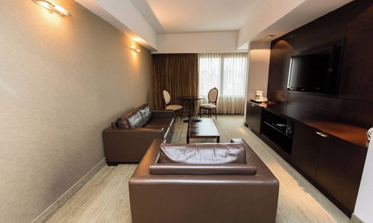 Microcentro Hotel | Luxe Central Suite | Rooftop Pool | Steps to Galerías Pacífico & Teatro Colón