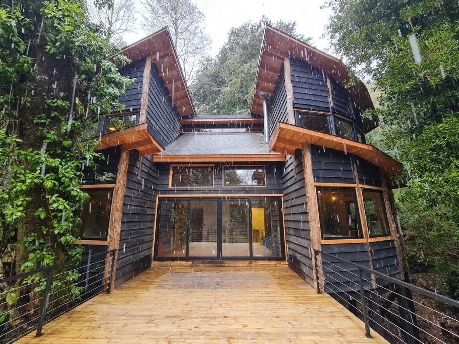 Futrono House | Mágica Casa Enclavada en el Corazón del Bosque