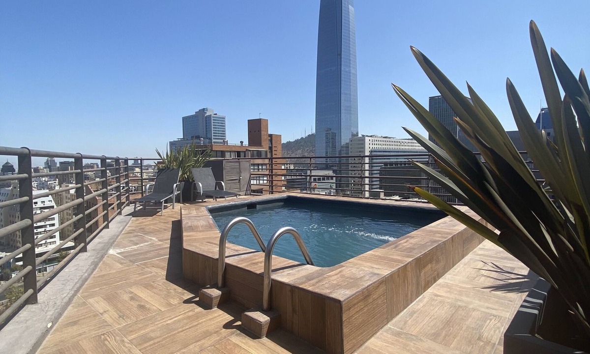 El Golf Apartment | Metro el Golf Para 5 Personas, Piscina, Costanera Center