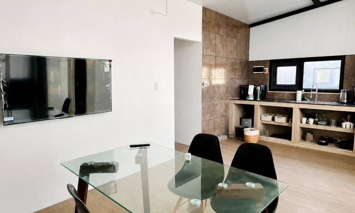 Dina Huapi House | Modern house with views just steps from Lake Nahuel Huapi
