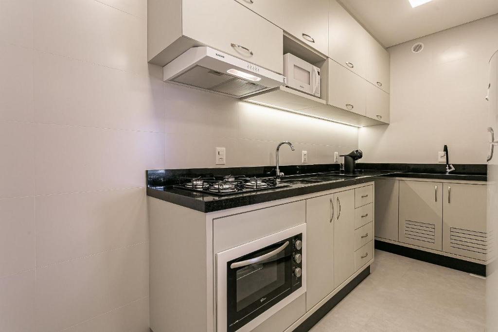 Carvoeira Apartment | Modern studio | 500m from UFSC | Dining #CARV05