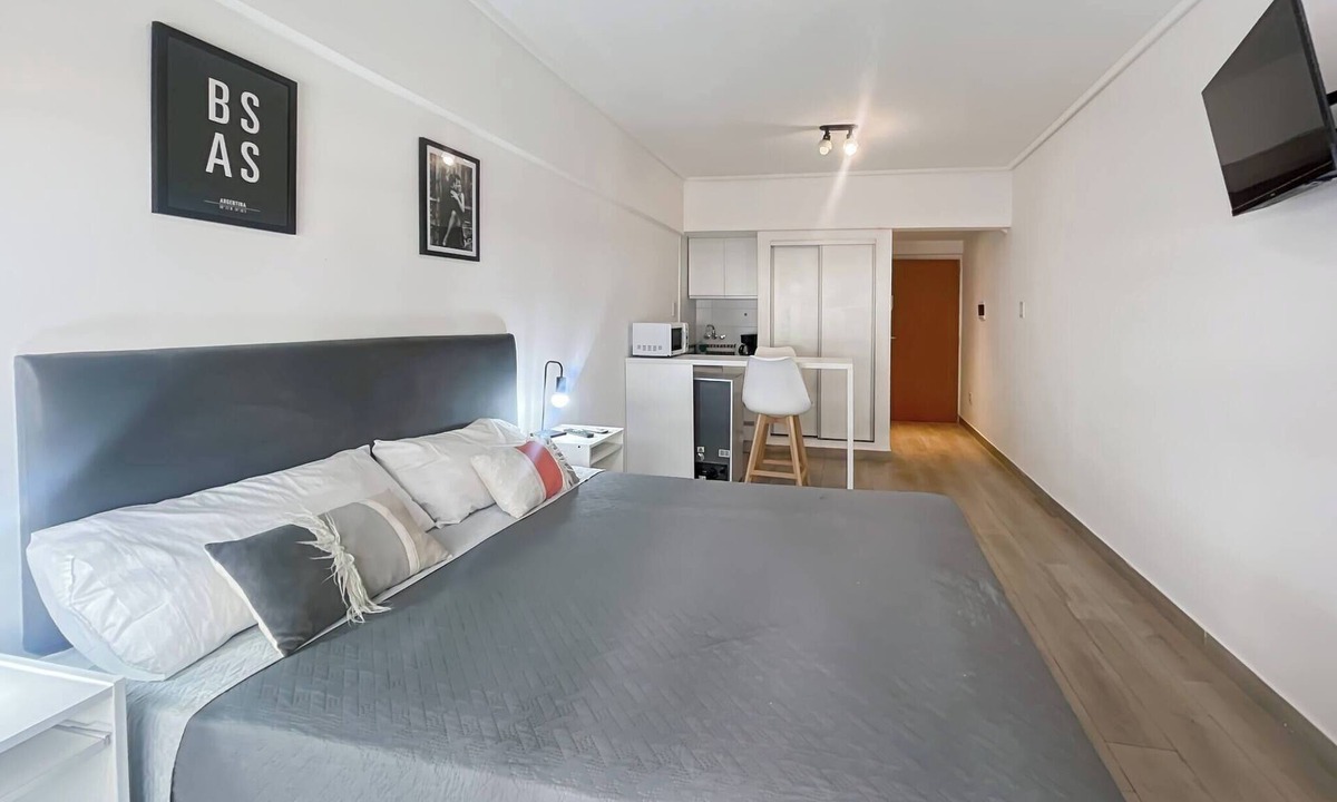 El Centro Apartment | Modern Studio with Amenities and balcony in the Heart of the City