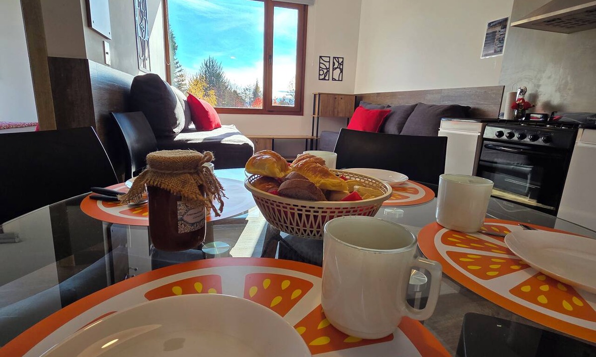 Playa Bonita Apartment | Perfect for families: views of Cerro Catedral, a beach 300 meters away, and fast Wi-Fi.