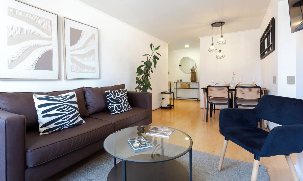 El Golf Apartment | Perfect location in El Golf, close to MUT and Costanera Center.