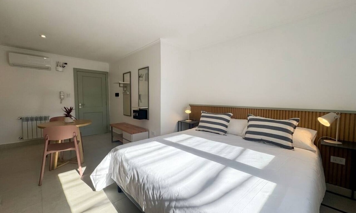 Azul Apartment | Practical studio apartment, semi-central location, with a garage.