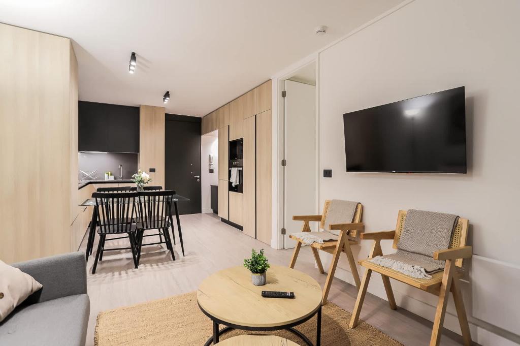 Apoquindo Apartment | Prime Location In Las Condes Ideal For 3