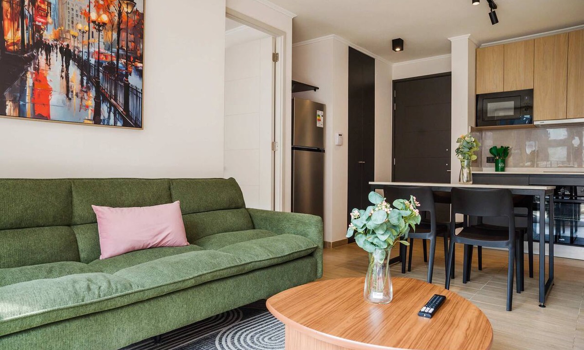 Bellavista Apartment | Providencia: 2 Bedrooms, Balcony & Amenities