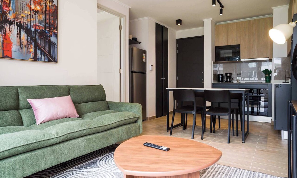 Bellavista Apartment | Providencia Loft: 2 Bedrooms, Balcony & Amenities