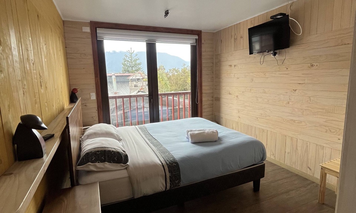 Hornopiren National Park Hotel | Quelen Austral