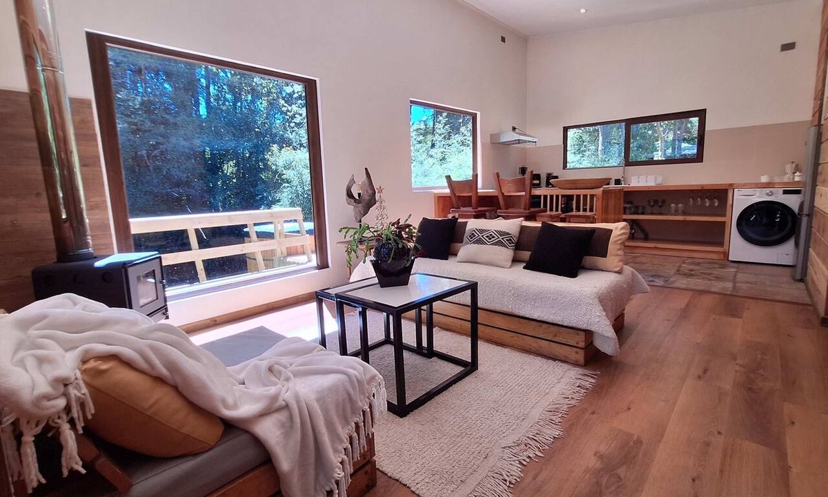 Loncoche Cabin | Riverside Cabin Retreat: Hot Tub, Nature & Peaceful Escape