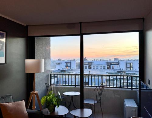 Downtown Santiago Apartment | Santa Ana Premium - Cowork, Balcón al Atardecer y Metro