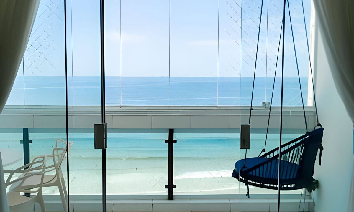 Pitangueiras Apartment | SHB - Wake Up to the Blue of the Sea at Your Window!