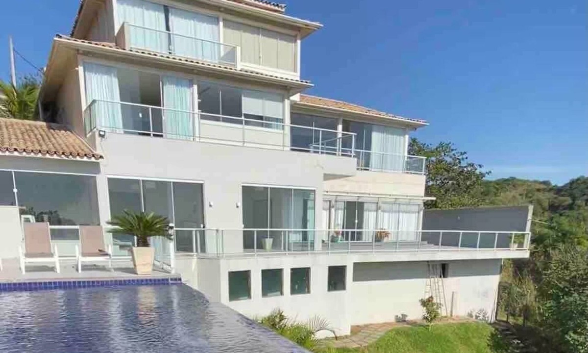 Alto de Buzios House | Spacious and charming house with a privileged view, close to the beaches and the city center.