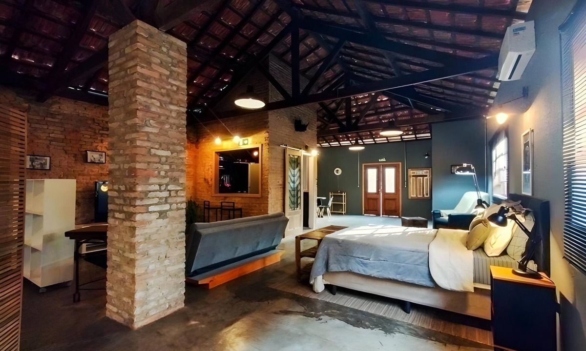 Santo Andre House | Spacious & Comfortable Industrial Loft
