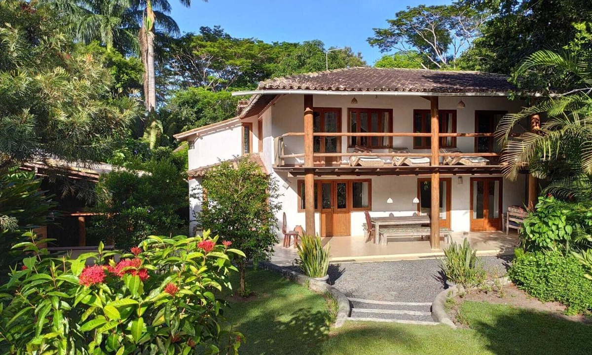 Trancoso House | Spacious house in a large, tranquil walled garden. Close to everything.