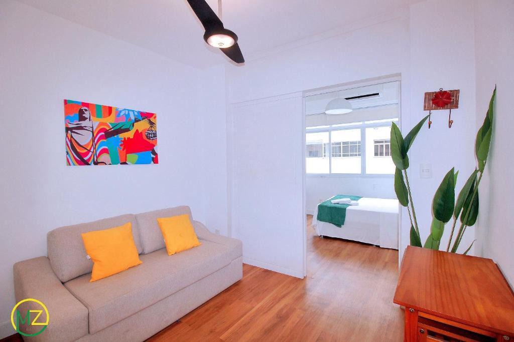 Leme Apartment | Studio in Leme with partial sea view