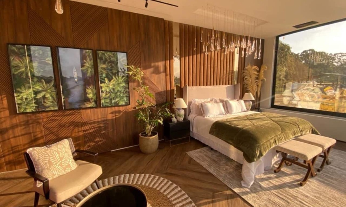 Caravelas House | Stunning 5 suite House with Swimming Pool and Lake