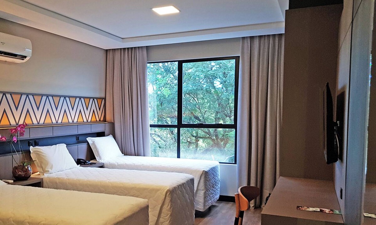 Foz do Iguacu Hotel | Three Triple Twin Rooms | Free Breakfast, Pool Bar & Bird Park 5 mi Away