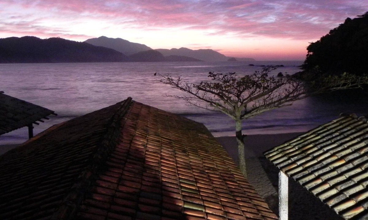 Trindade House | TRINITY - SEAFRONT - FOOT IN THE SAND - 11 PEOPLE