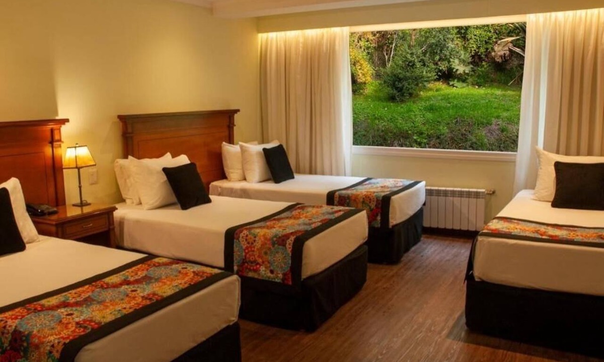 San Carlos de Bariloche Hotel | Two Garden-View Quadruple Rooms + Free Breakfast | 19Min Walk to Fenoglio Museum