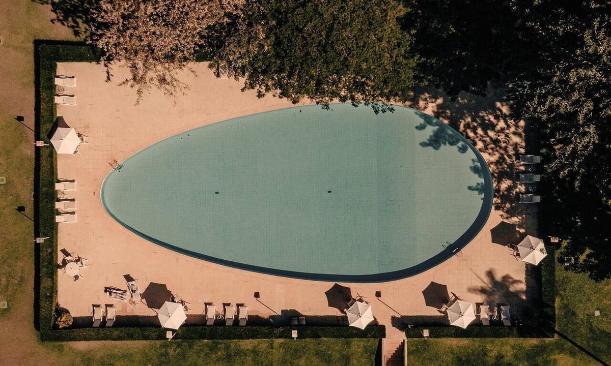 Brasilia Hotel | Unwind in a Sleek Minimalist Stay with Balcony | Free Breakfast & Parking