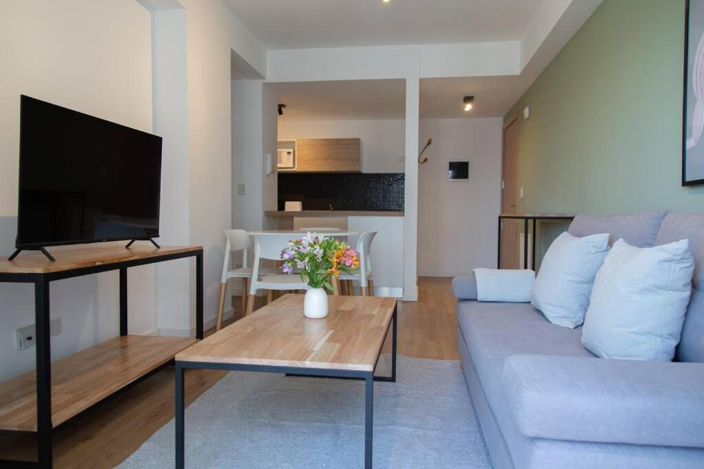 Villa Crespo Apartment | Villa Crespo Refined 1BR Pool & Gym