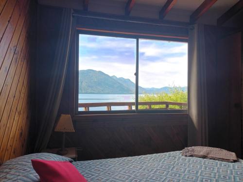 Caburgua House | White Cottage - Cabaña - Acceso directo a playa y cancha de tenis - Direct beach access and tenis court