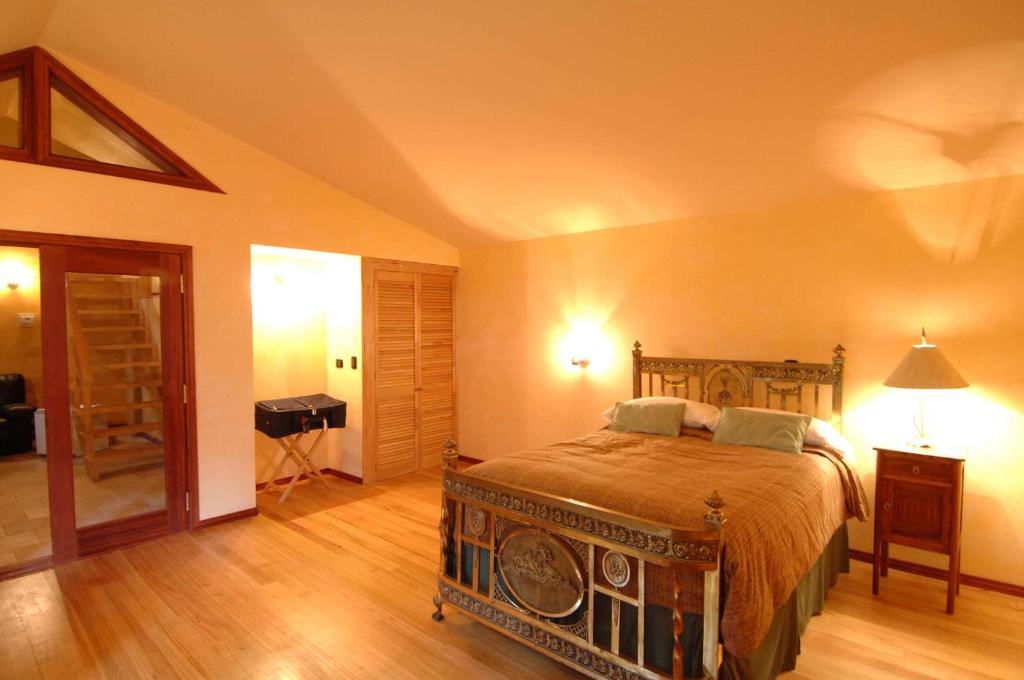 Ensenada Villa | YAN KEE WAY LODGE BUNGALOW