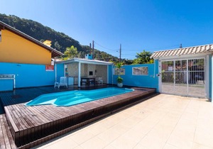 CASA COM PISCINA EM MORRINHOS- Rua Hortência in Bombinhas