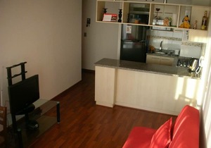 Departamento dos dormitorios amoblado con vista al mar, cercano a playas y mall de Viña del Mar y ciudad de Valparaíso.