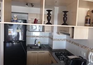 Departamento dos dormitorios amoblado con vista al mar, cercano a playas y mall de Viña del Mar y ciudad de Valparaíso.
