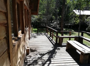 Cabaña Rústica Maravillosa Con Troncos Nativos Orilla Río Trancura | Pucon