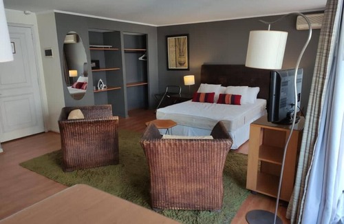 El Golf Apartment | El Golf suite apartment with parking