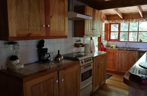 Pucon House | Hermosa casa con orilla de lago Caburgua
