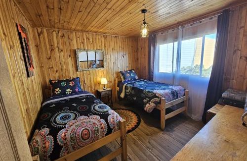 Pudahuel Hostel | Hostal Sol y Luna - a 10 min del aeropuerto & Desayuno Incluido