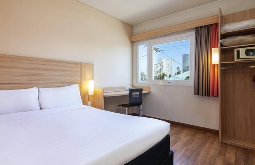 Las Rejas Hotel | ibis Santiago Estación Central