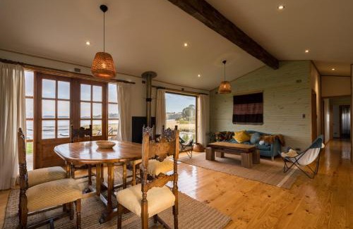 Castro House | La Casa del Humedal