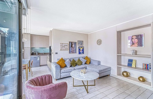 Santiago Apartment | Stylish Art 2B w/Balcony, Parking & Wifi