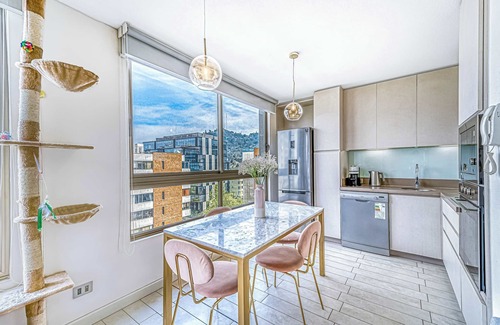 Santiago Apartment | Stylish Art 2B w/Balcony, Parking & Wifi