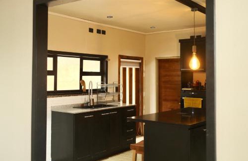 Pinto Apartment | The Black House