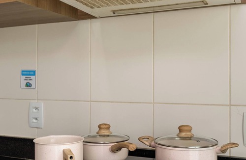 Jacarepagua Apartment | 10 Verano Stay Apartment with Garage (Wi-Fi, Garage, and Kitchen)