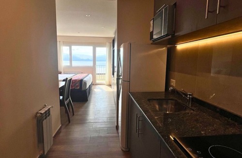 San Carlos de Bariloche Hotel | 2 Units with Lake View, Breakfast and Ample Kitchen Facilities for Longer Stays