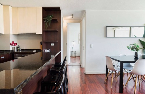Apoquindo Apartment | 2BR Retreat in Las Condes: Steps to Mall & Park