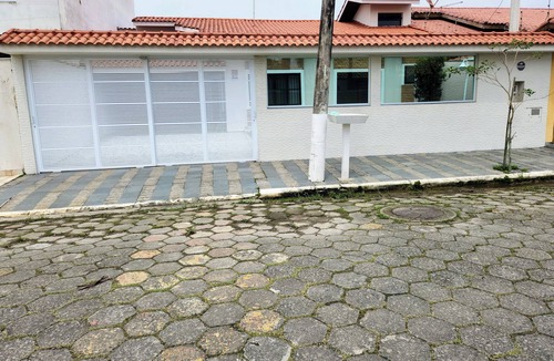 Parque Oasis House | 3 bedrooms + ensuite + guest bathroom + pool + barbecue + 50 meters from the beach
