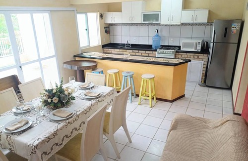 Canto Grande House | 4-bedroom house 200 meters from Canto Grande beach, pets allowed.
