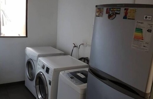 Pudahuel Apartment | ¡8 minutes from the airport! Room with a shared bathroom at a traveler's house