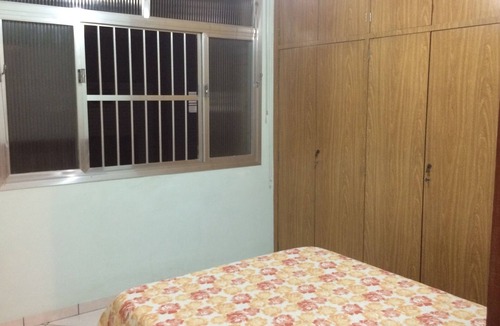 Gonzaga Apartment | A building located across from Praia do Gonzaga in Santos, between Channels 2 and 3.