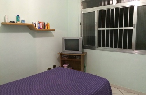 Gonzaga Apartment | A building located across from Praia do Gonzaga in Santos, between Channels 2 and 3.